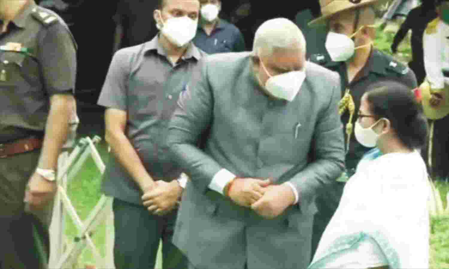 पश्चिम बंगाल विधानसभा में हंगामा, राज्यपाल धनखड़ बिना अभिभाषण पढ़े  सदन से निकल गए