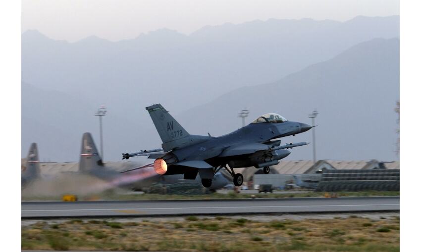 अमेरिकी और नाटो सेना की आखिरी टुकड़ी ने छोड़ा अफगानिस्तान