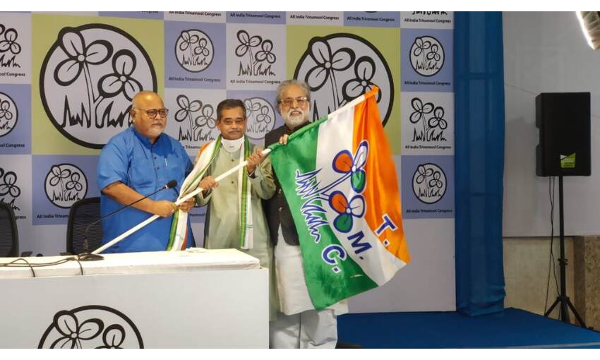 बंगाल में कांग्रेस को बड़ा झटका, पूर्व राष्ट्रपति के बेटे अभिजीत तृणमूल में शामिल बंगाल में कांग्रेस को बड़ा झटका, पूर्व राष्ट्रपति के बेटे अभिजीत तृणमूल में शामिल