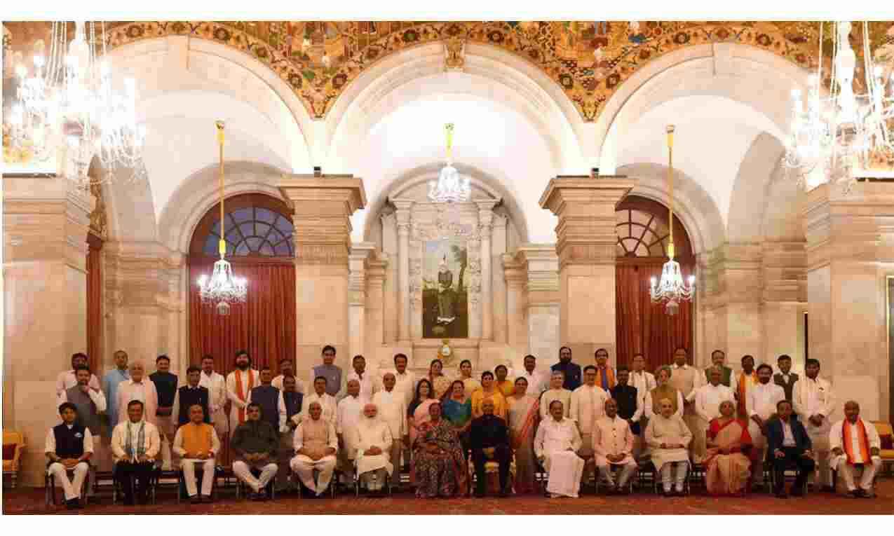 संदेश साफ है, काम कीजिए जगह बनाइए संदेश साफ है, काम कीजिए जगह बनाइए