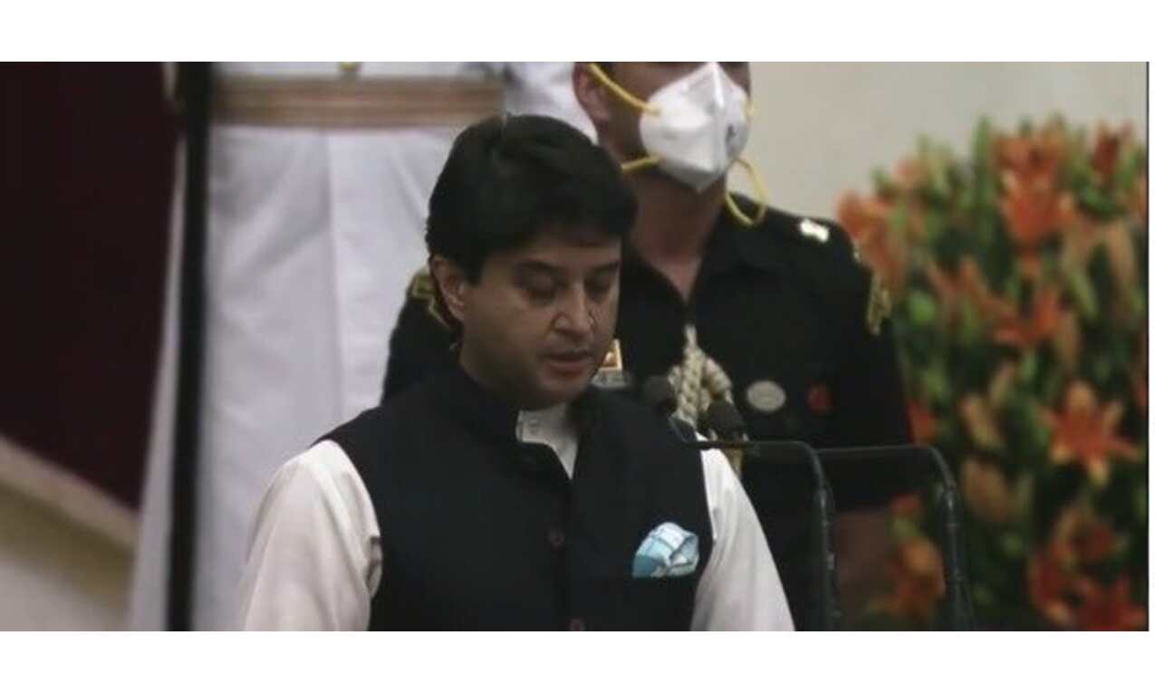 पूरी क्षमता एवं समर्पण से देश के विकास में योगदान दूंगा: सिंधिया पूरी क्षमता एवं समर्पण से देश के विकास में योगदान दूंगा: सिंधिया