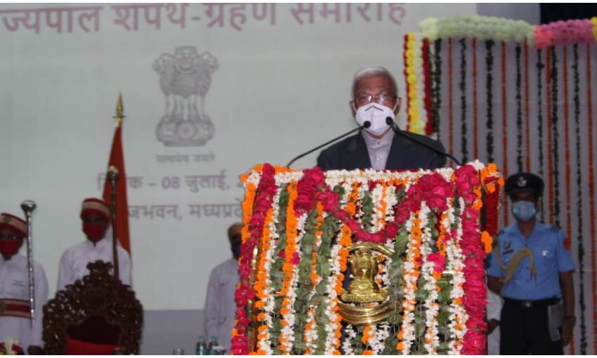 नवनियुक्त राज्यपाल मंगूभाई पटेल ने ली शपथ, आनंदीबेन की विदाई