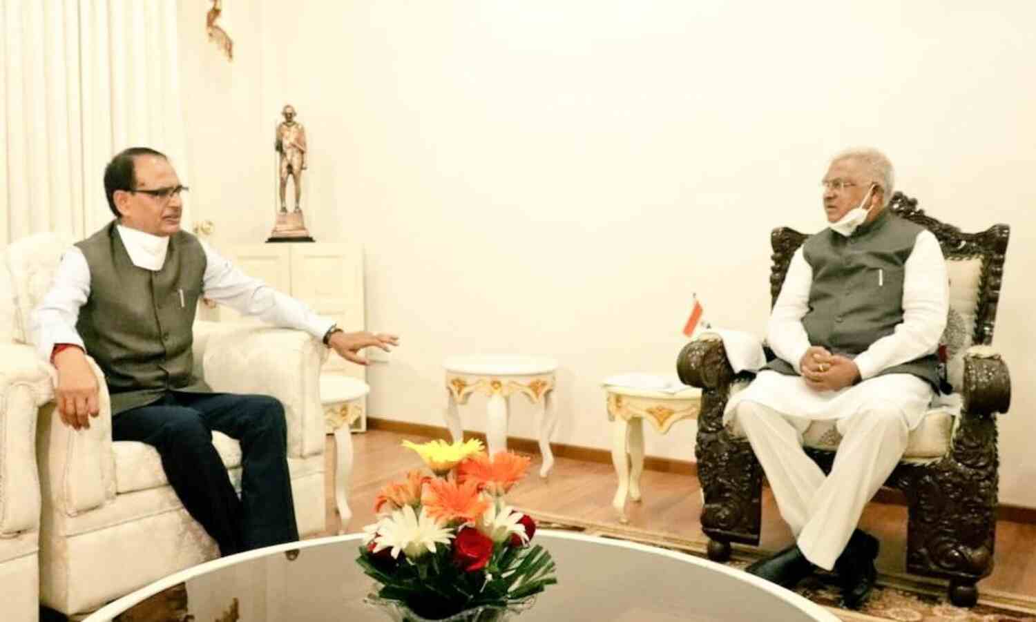 मुख्यमंत्री चौहान ने राज्यपाल से की मुलाकात, कोरोना की स्थिति से कराया अवगत