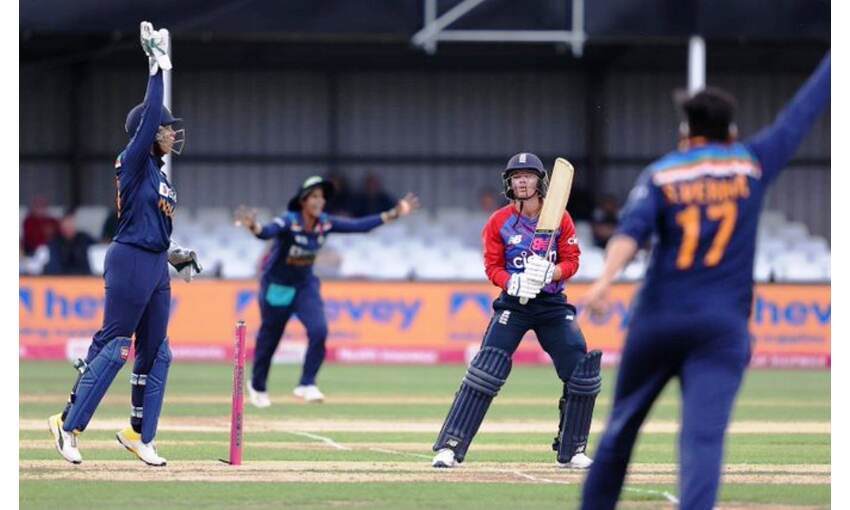INDWvsENGW : इंग्लैंड ने पहले टी-20 मैच में भारत को 18 रन से हराया