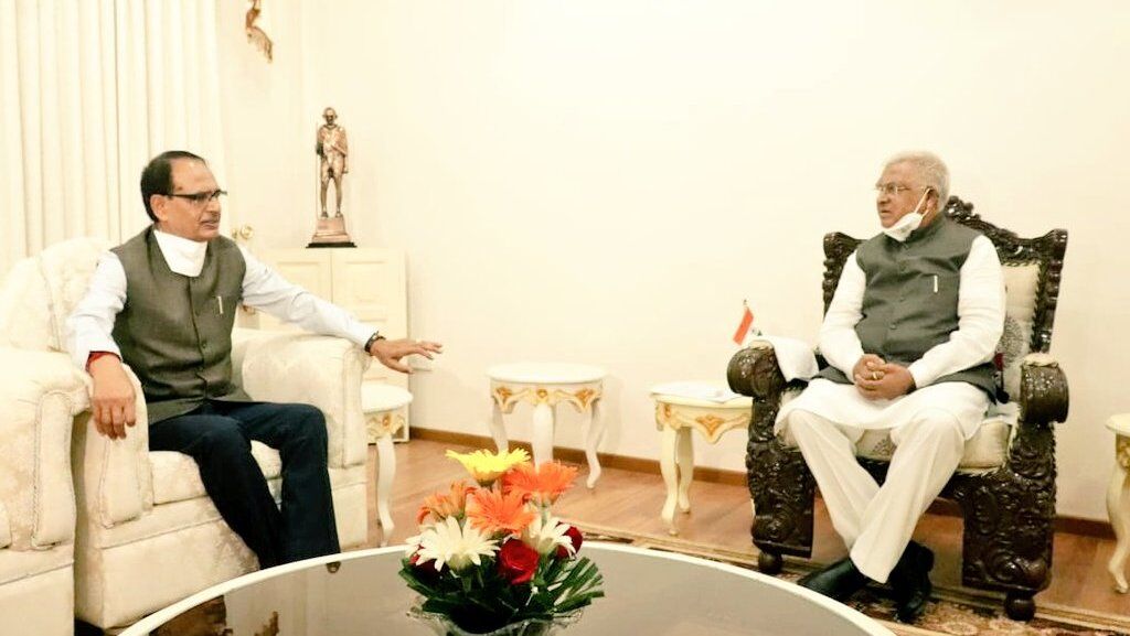 मुख्यमंत्री चौहान ने राज्यपाल से की मुलाकात, कोरोना की स्थिति से कराया अवगत