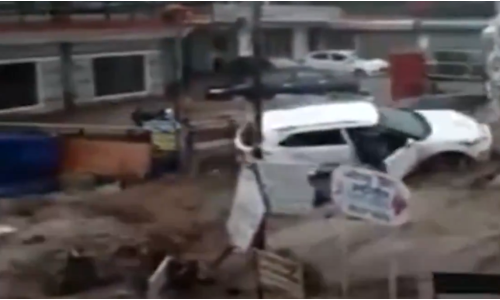 हिमाचल में बारिश का कहर,भागसू मेन में गाड़ियां बही, पर्यटक फंसे