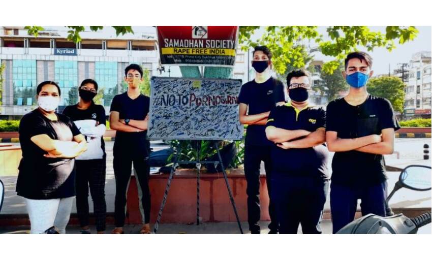 युवाओं ने चलाया No to Pornogram अभियान, नागरिकों का मिल रहा समर्थन