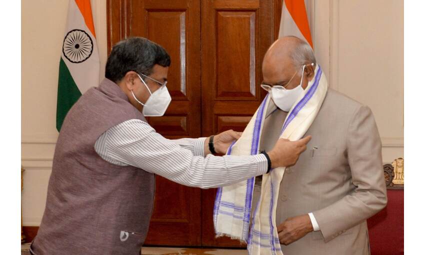 शिक्षा मंत्री ने की डिजिटल शिक्षा की समीक्षा, राष्ट्रपति से की मुलाकात