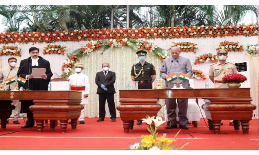 रमेश बैस बने झारखंड के 10वें राज्यपाल, चीफ जस्टिस ने दिलाई शपथ रमेश बैस बने झारखंड के 10वें राज्यपाल, चीफ जस्टिस ने दिलाई शपथ