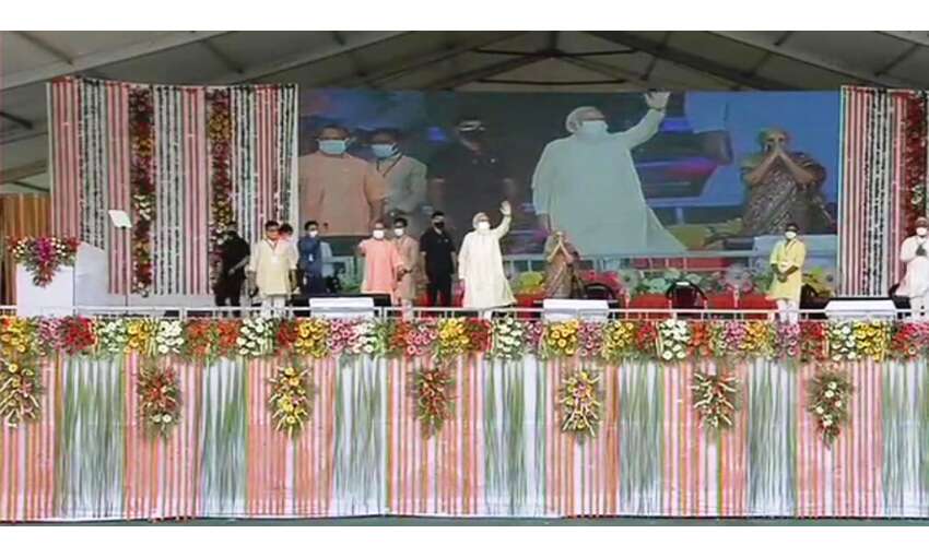 प्रधानमंत्री ने वाराणसी को दिया रुद्राक्ष कन्वेंशन सेंटर, शिंजो आबे को किया याद प्रधानमंत्री ने वाराणसी को दिया रुद्राक्ष कन्वेंशन सेंटर, शिंजो आबे को किया याद