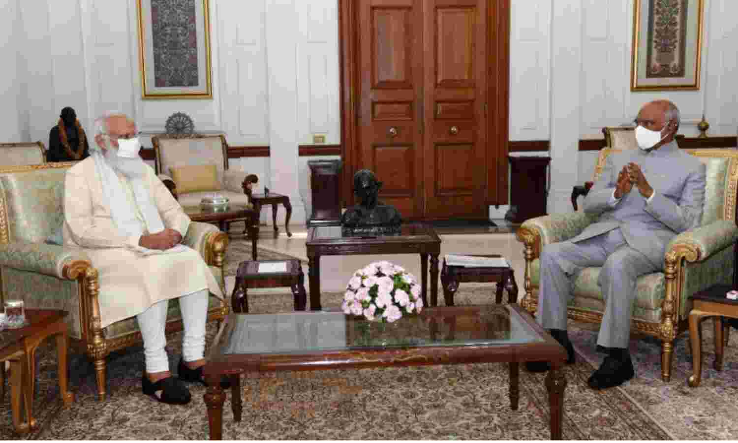 प्रधानमंत्री मोदी ने राष्ट्रपति कोविंद से की मुलाकात, विभिन्न मुद्दों की दी जानकारी प्रधानमंत्री मोदी ने राष्ट्रपति कोविंद से की मुलाकात, विभिन्न मुद्दों की दी जानकारी