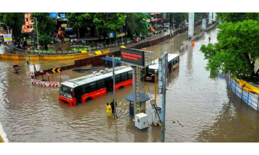 बारिश से कई राज्यों में बिगड़े हालात, महाराष्ट्र में 35 की मौत, उत्तराखंड में नाले उफने