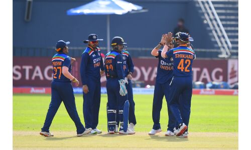 भारत ने श्रीलंका को 3 विकेट से हराया,  श्रृंखला में बनाई 2-0 की अजेय बढ़त