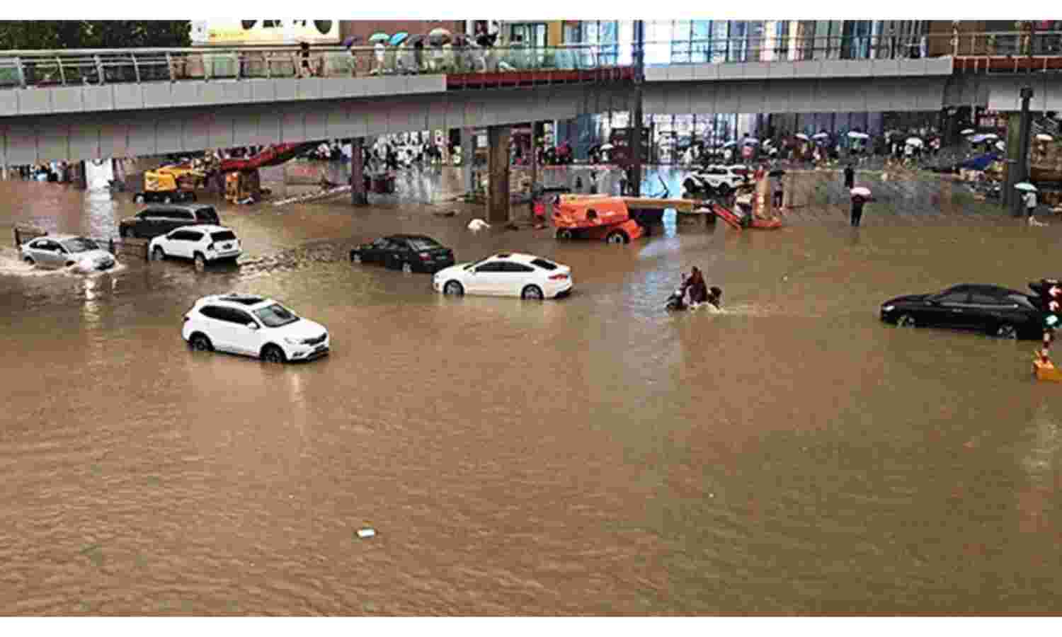 चीन में बारिश और बाढ़ का कहर, 12 लोगों की मौत