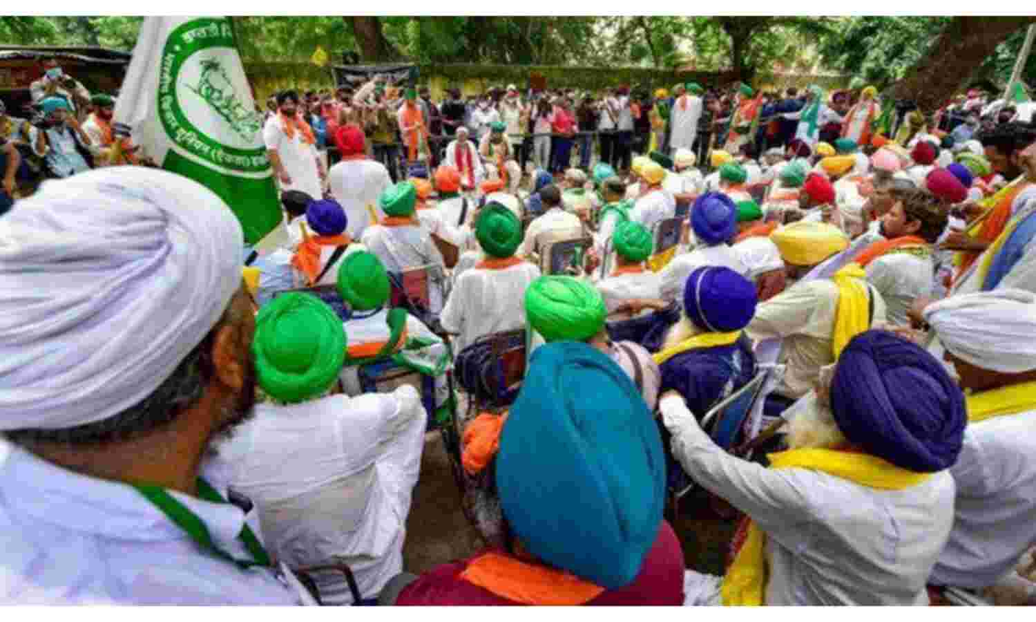 जंतर- मंतर पर दूसरे दिन लगी किसान संसद, पुलिस ने बरती सुरक्षा