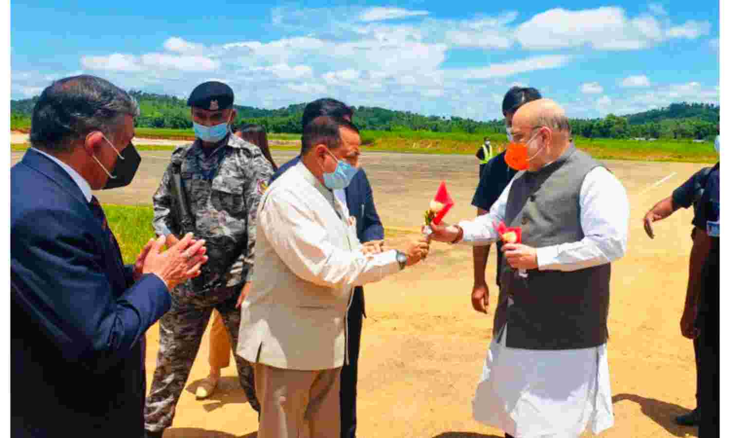 केंद्रीय गृह मंत्री अमित शाह पहुंचे मेघालय, उत्‍तर-पूर्व के 8 मुख्यमंत्रियों के साथ करेंगे मीटिंग