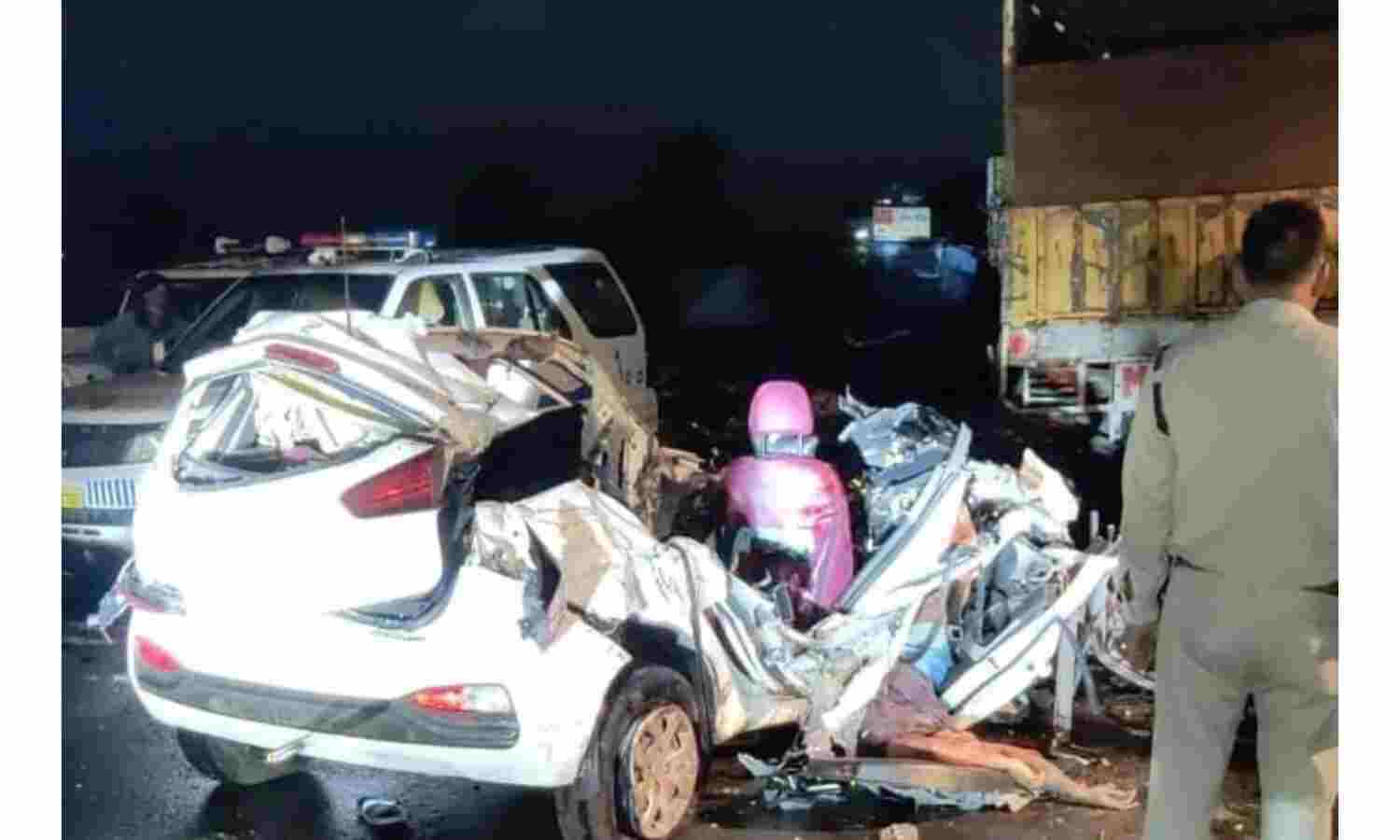 ट्रक और कार में भिड़ंत, चार की मौत, मुख्यमंत्री ने जताया शोक