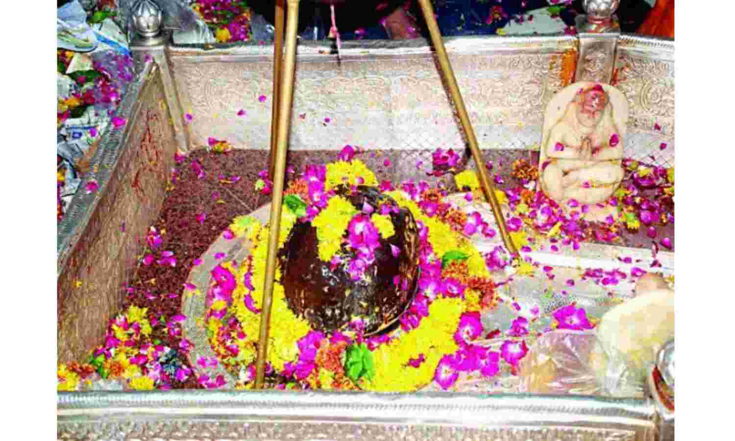 सावन के पहले सोमवार मंदिरों में उमड़े भक्त, घंटे घडिय़ालों से गूंज उठे शिवालय