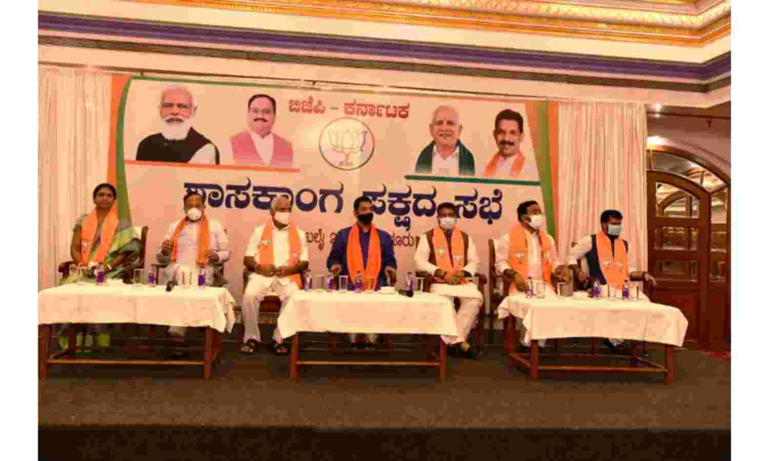 बसवराज बोम्मई के सिर सजा कर्नाटक के मुख्यमंत्री का ताज, कल 3 बजे लेंगे शपथ बसवराज बोम्मई के सिर सजा कर्नाटक के मुख्यमंत्री का ताज, कल 3 बजे लेंगे शपथ