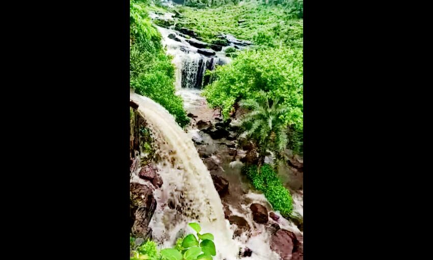 विंध्याचल की उतंग पहाड़ियों में बरसते मेघ और कमल की मानिंद