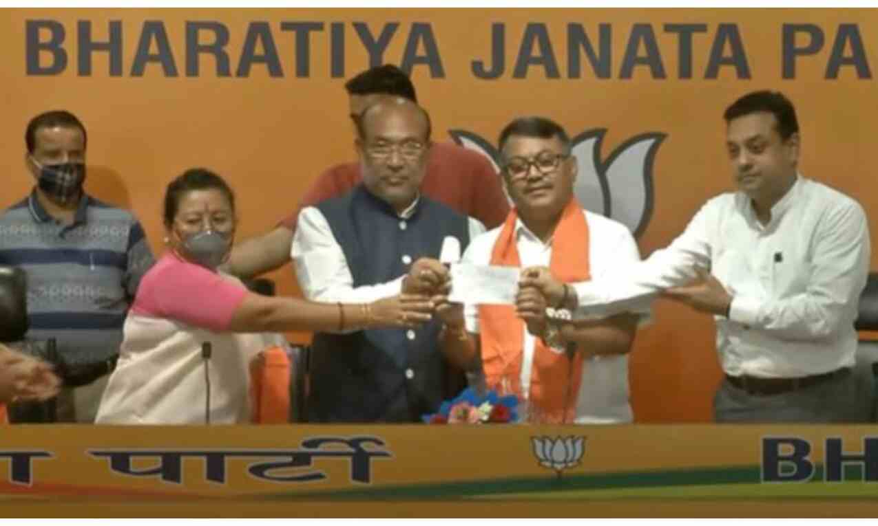 मणिपुर विधानसभा चुनाव से पहले कांग्रेस को झटका, पूर्व प्रदेश प्रमुख भाजपा में शामिल मणिपुर विधानसभा चुनाव से पहले कांग्रेस को झटका, पूर्व प्रदेश प्रमुख भाजपा में शामिल