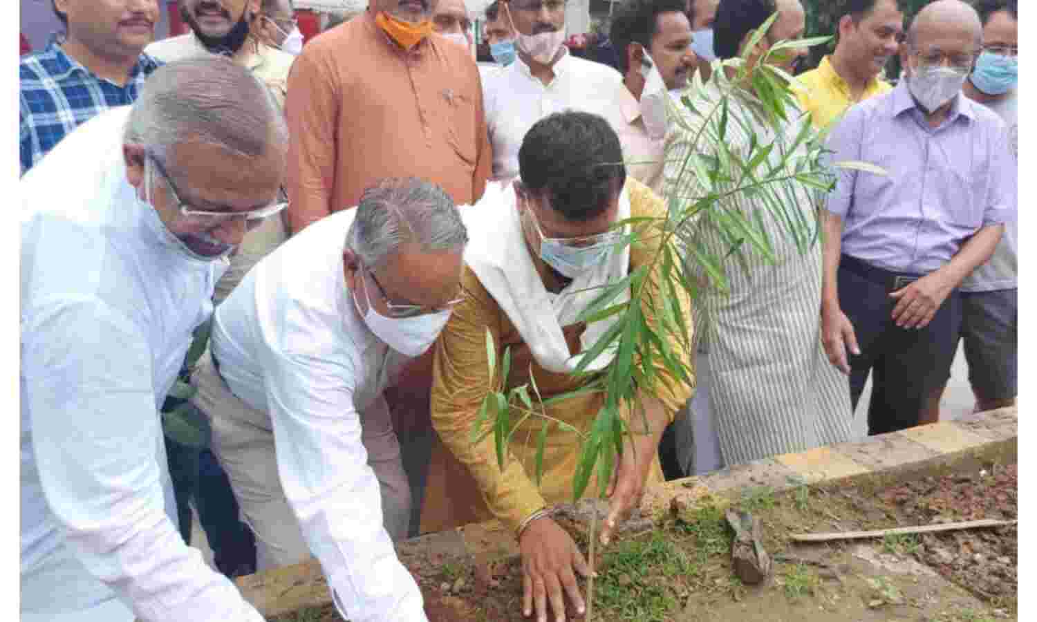पौधों की देखभाल अपने बेटा-बेटी की तरह करना चाहिए: ऊर्जा मंत्री तोमर