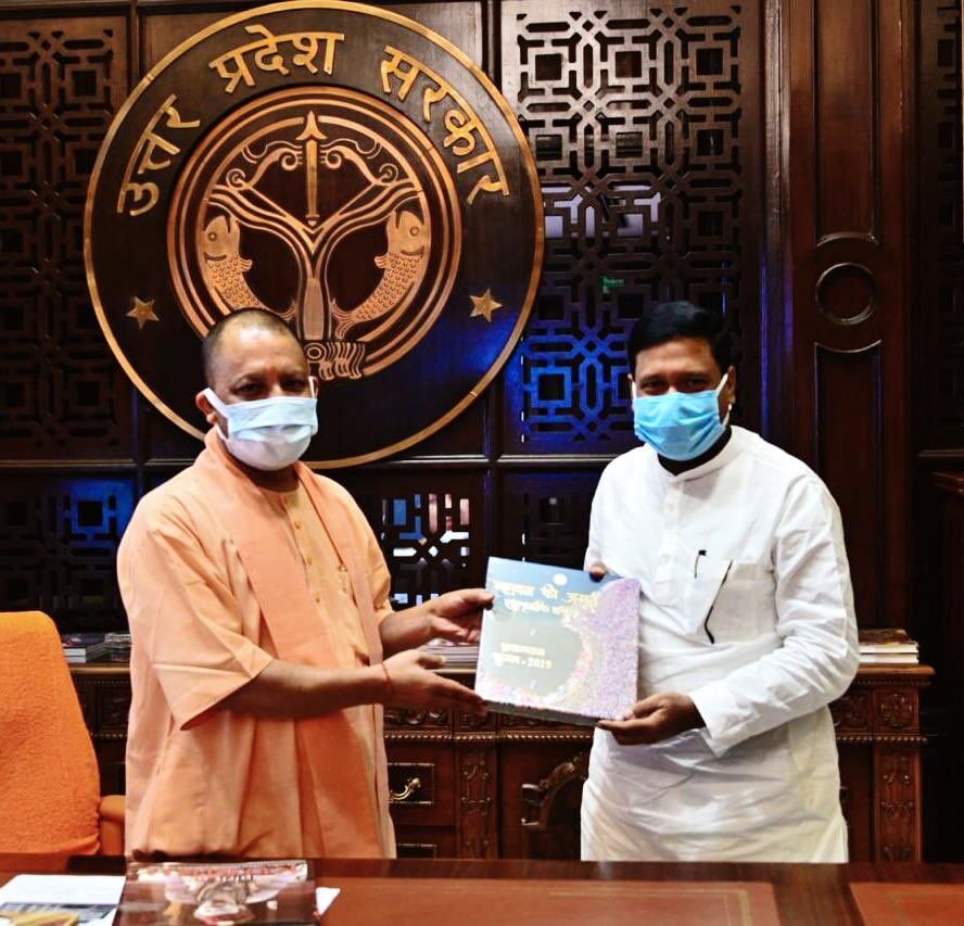 मुख्यमंत्री योगी आदित्यनाथ से मिले बिहार के मंत्री संतोष कुमार, विधानसभा चुनाव लड़ेगी हम पार्टी?