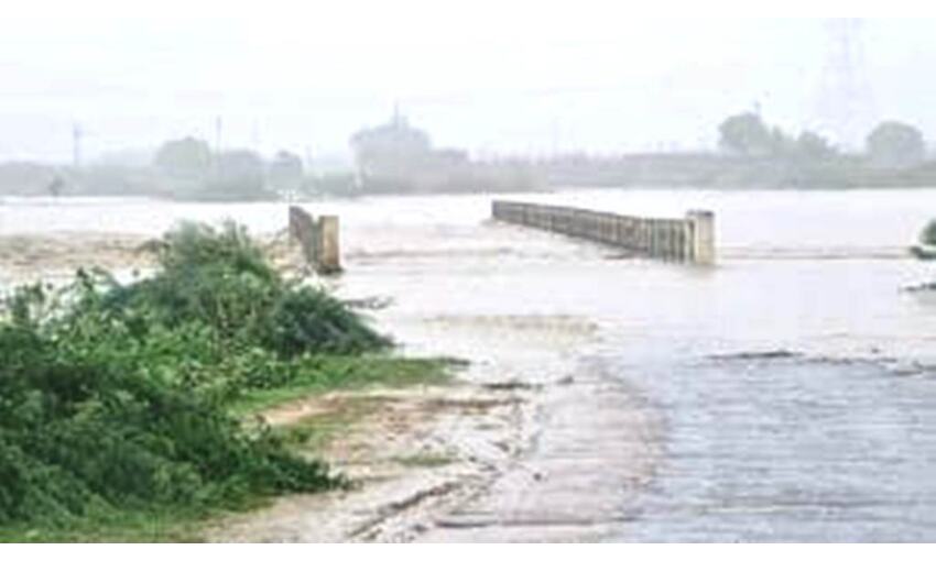 ग्वालियर-दतिया के बीच सिंध नदी पर बना पुल हुआ क्षतिग्रस्त,  संपर्क प्रभावित