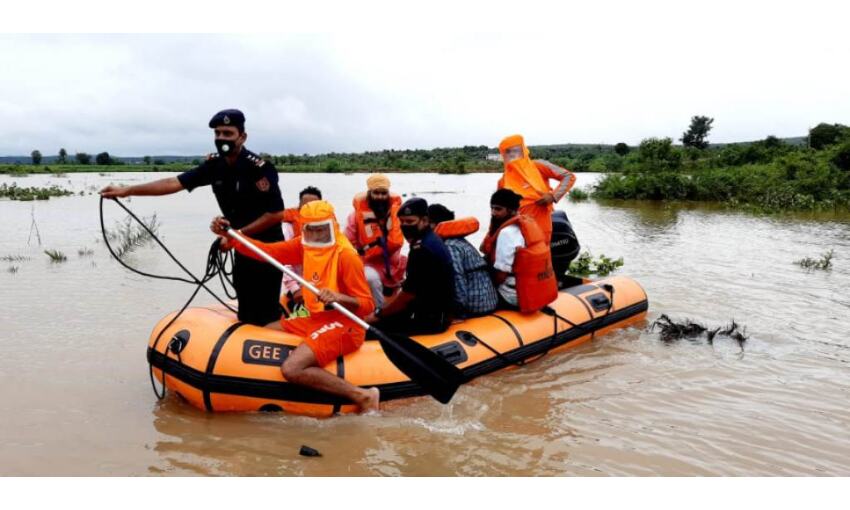 मप्र में बारिश ने ढहाया कहर, 1225 गांव प्रभावित, 5950 लोगों को किया रेस्क्यू मप्र में बारिश ने ढहाया कहर, 1225 गांव प्रभावित, 5950 लोगों को किया रेस्क्यू