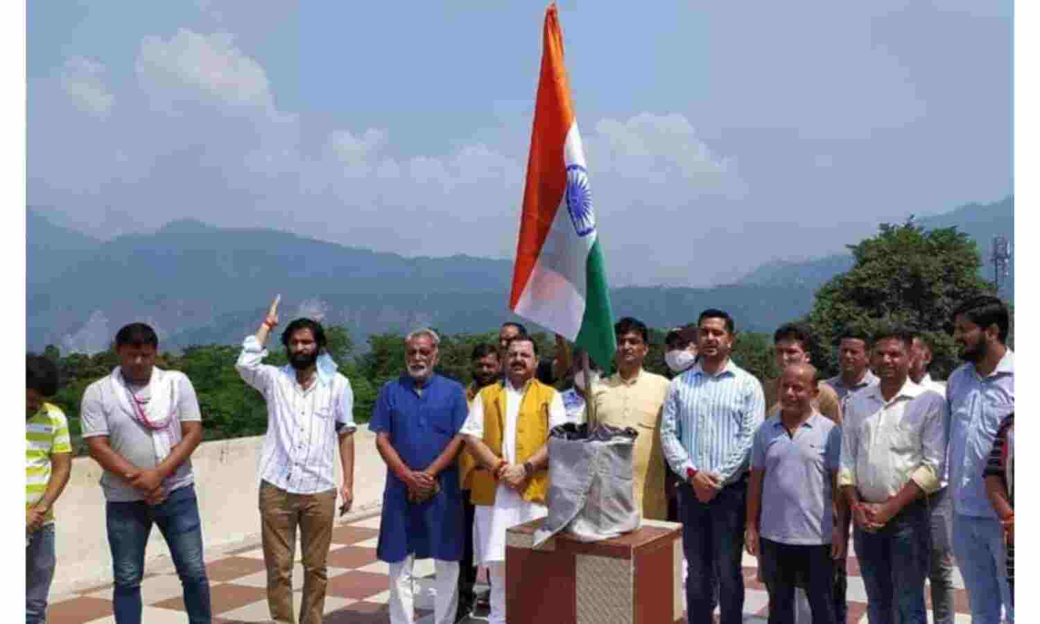 जम्मू कश्मीर में मना 5 अगस्त का जश्न, जगह - जगह लहराया तिरंगा