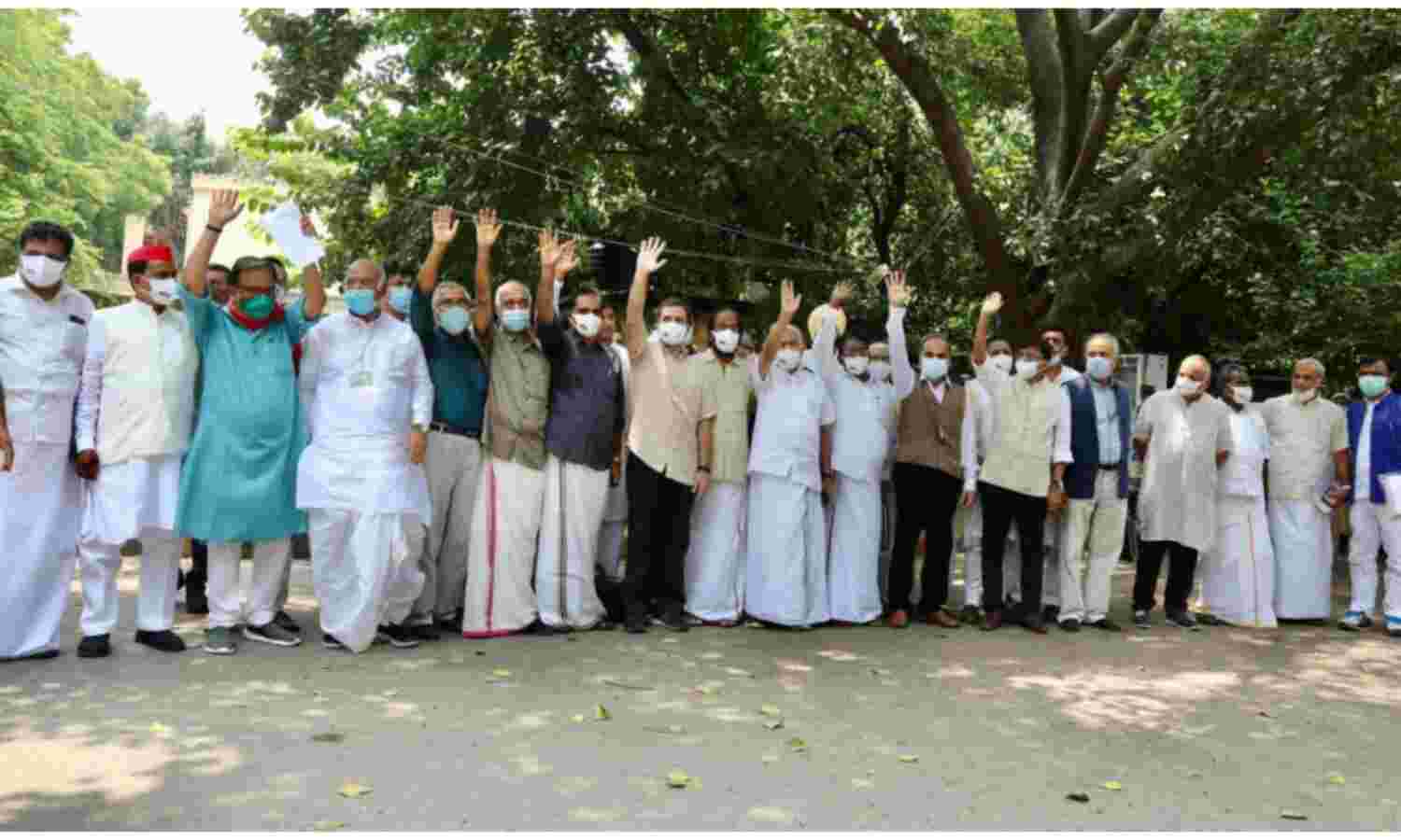 राहुल गांधी विपक्षी सांसदों समेत पहुंचे जंतर-मंतर, कृषि मंत्री ने कसा तंज
