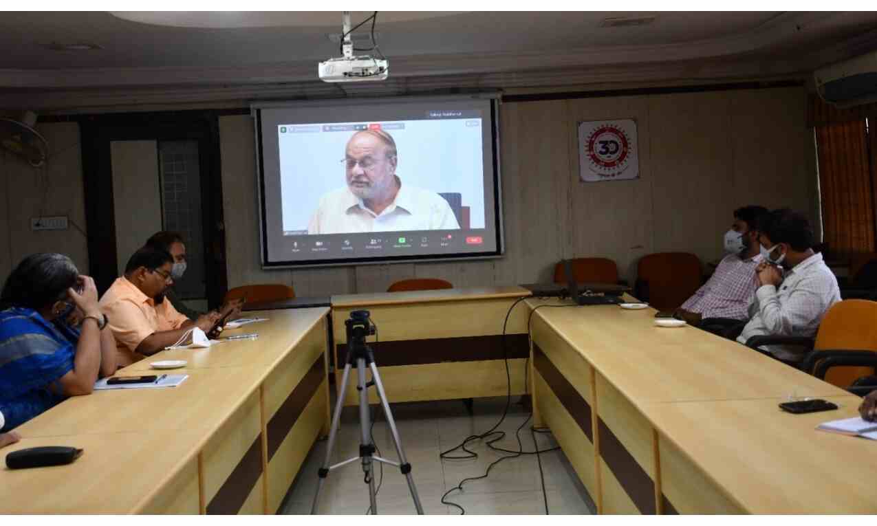 भारत के स्वतंत्रता आन्दोलन को समग्रता में देखें : प्रो. मक्खन लाल भारत के स्वतंत्रता आन्दोलन को समग्रता में देखें : प्रो. मक्खन लाल