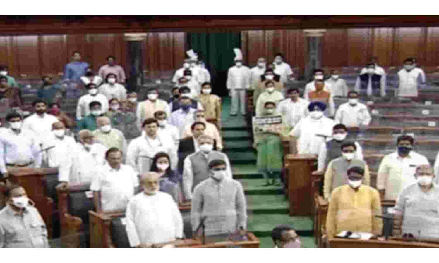 विपक्ष के हंगामे की भेंट चढ़ा मानसून सत्र, लोकसभा में महज 21 घंटे हुआ कार्य