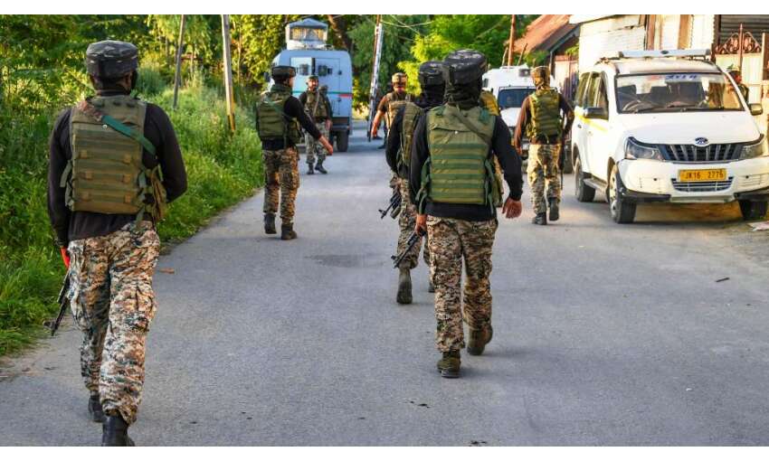 कुलगाम में आतंकियों ने BSF के वाहन पर की गोलीबारी, तलाशी अभियान जारी