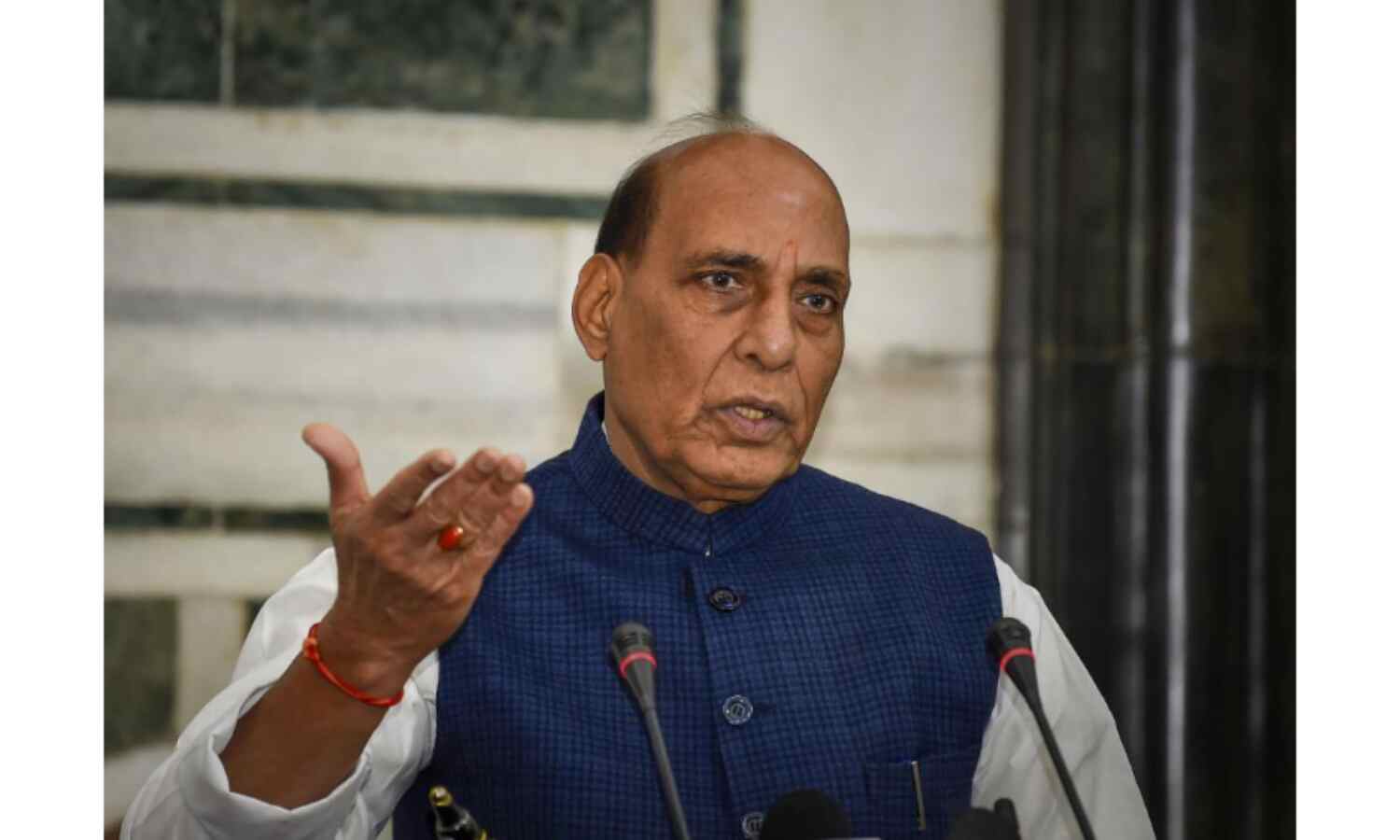 सेनाओं के साथ रक्षा उद्योग को भी आत्मनिर्भर बनाने की जरूरत: रक्षामंत्री राजनाथ सिंह सेनाओं के साथ रक्षा उद्योग को भी आत्मनिर्भर बनाने की जरूरत: रक्षामंत्री राजनाथ सिंह