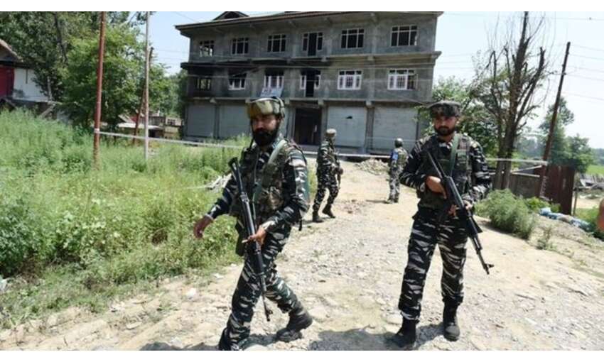 त्राल सेक्टर में सुरक्षाबलों और आतंकवादियों के बीच मुठभेड़, जैश के 3 आतंकी ढेर