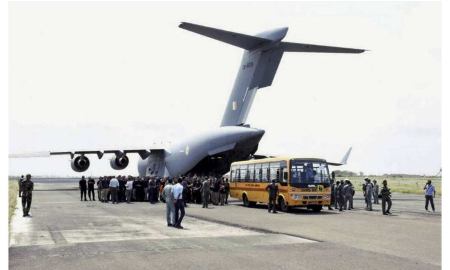 वायुसेना के विमान ने 85 नागरिकों को लेकर भरी उड़ान, जल्द पहुंचेगा दिल्ली