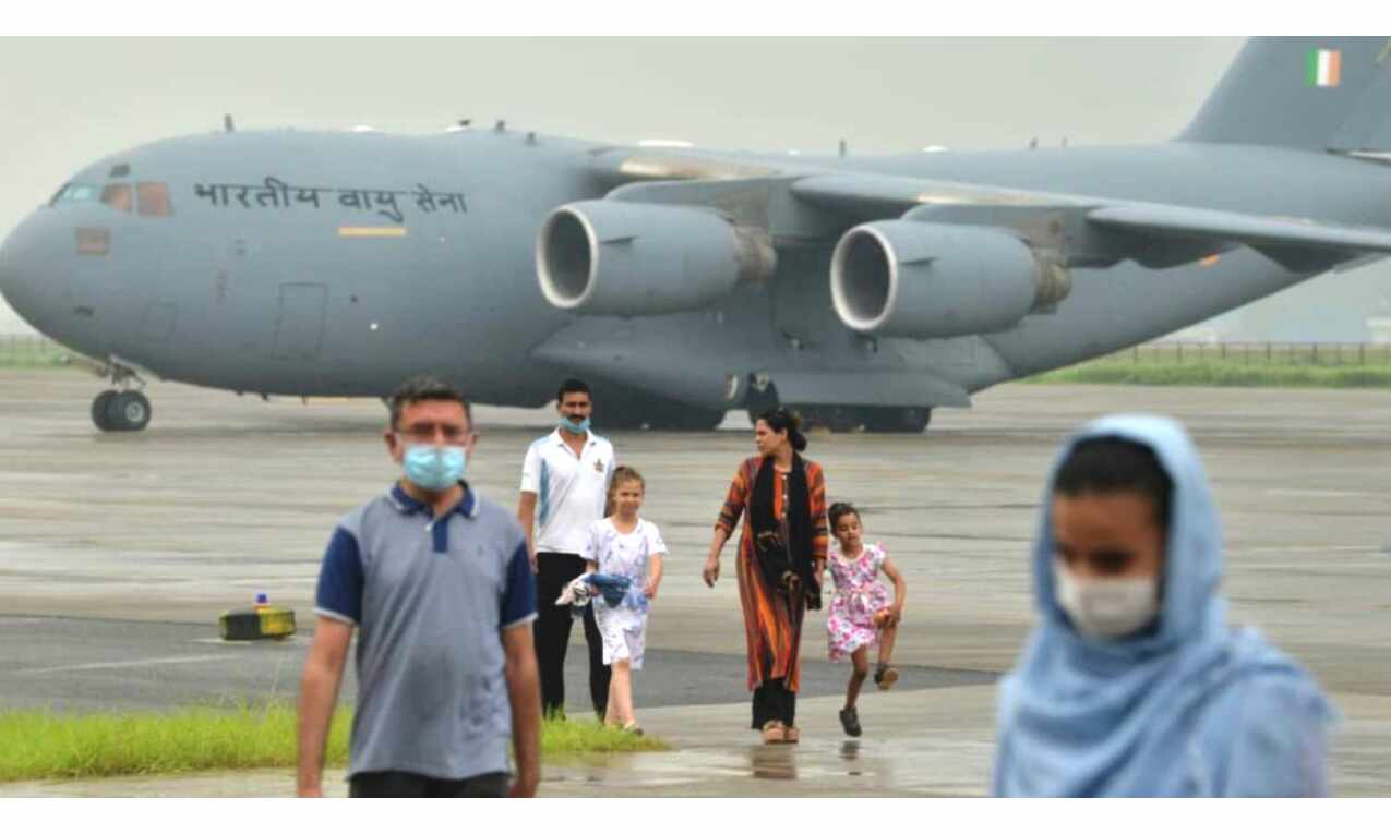 काबुल से 168 भारतीय लेकर हिंडन एयरबेस पहुंचा विमान, अब तक 390 लोग वापिस आए