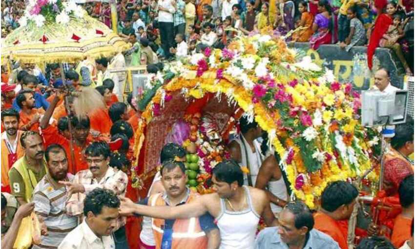 शिवमय हुई महाकाल की नगरी, राजसी ठाठ से निकली सवारी