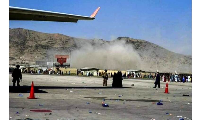 काबुल एयरपोर्ट से दोबारा शुरू हुई उड़ानें, बम धमाकों में अब तक 103 लोगों की मौत