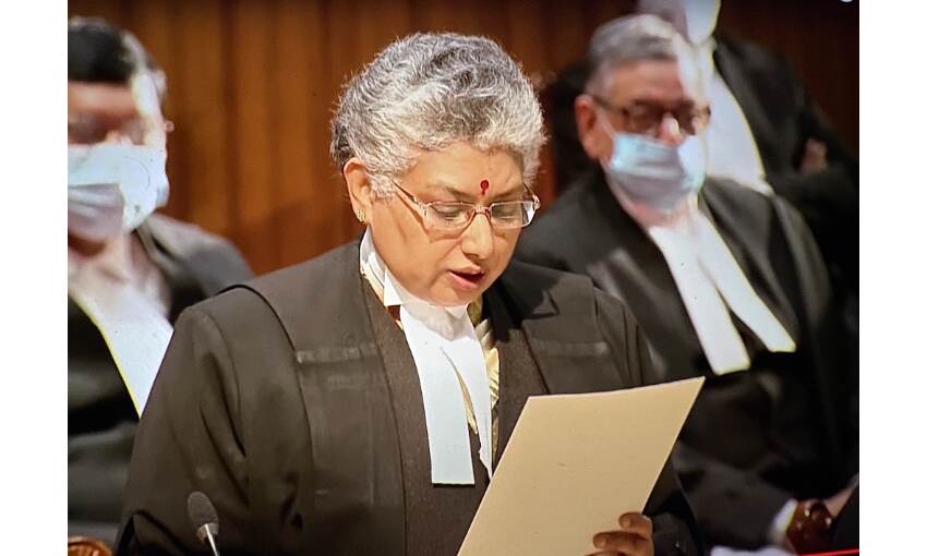 पहली बार सुप्रीम कोर्ट को मिले एक साथ 9 जज, चीफ जस्टिस ने दिलाई शपथ पहली बार सुप्रीम कोर्ट को मिले एक साथ 9 जज, चीफ जस्टिस ने दिलाई शपथ