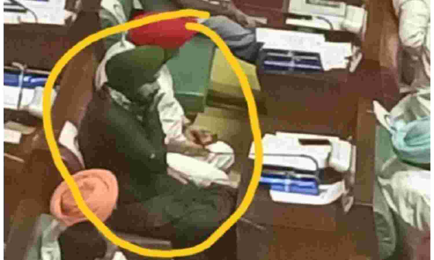 पंजाब विधानसभा का विशेष सत्र स्थगित, काले कपड़ों में सदन पहुंचे सिद्धू