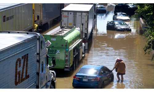 इडा ने न्यूयॉर्क में मचाई तबाही, बाढ़ और बारिश से जन जीवन अस्त-व्यस्त, 42 की मौत