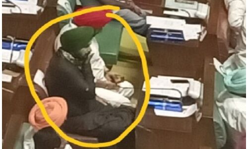 पंजाब विधानसभा का विशेष सत्र स्थगित, काले कपड़ों में सदन पहुंचे सिद्धू