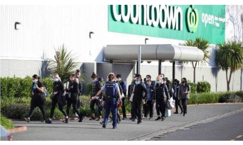 न्यजीलैंड सुपरमार्केट में ISIS आतंकी ने हमला किया, 6 लोग घायल
