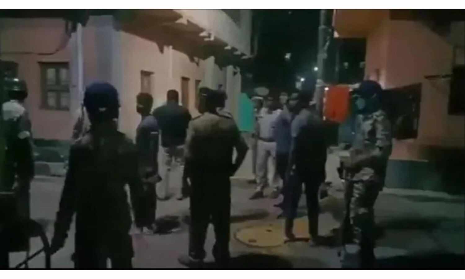 बंगाल में फिर शुरू हुआ खूनी खेल, कोलकाता में भाजपा सांसद के घर पर फेंके गए बम