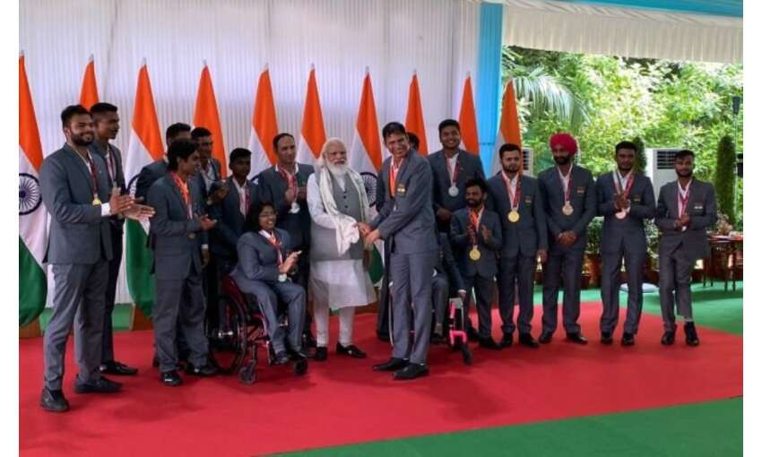 प्रधानमंत्री ने पैरालंपिक एथलीटों से की मुलाकात, साझा किए अनुभव