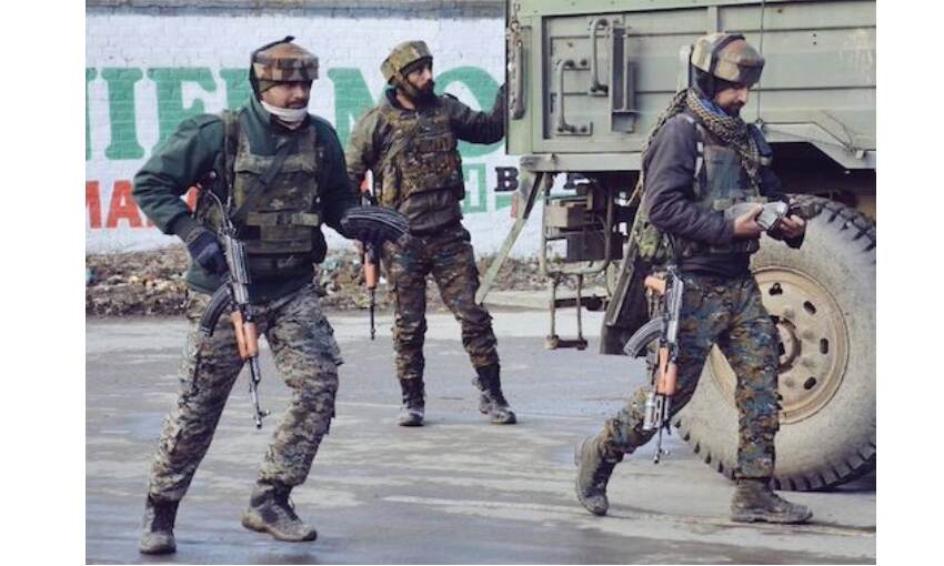 श्रीनगर में सुरक्षाबलों और आतंकियों के बीच मुठभेड़ जारी, 1 आतंकी मारा गया श्रीनगर में सुरक्षाबलों और आतंकियों के बीच मुठभेड़ जारी, 1 आतंकी मारा गया