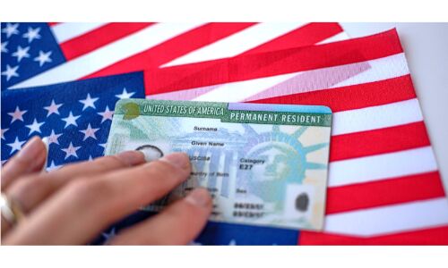 अमेरिका में ग्रीन कार्ड पाने की राह हुई आसान, कई भारतीयों को होगा लाभ