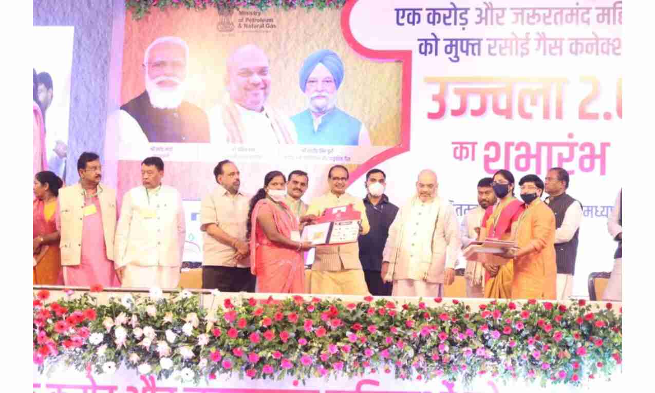 उज्ज्वला योजना गरीब माताओं को चूल्हे के धुएं से मुक्ति दिलाने का अभियानः मुख्यमंत्री